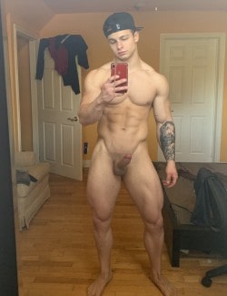Nude stud taking a selfie